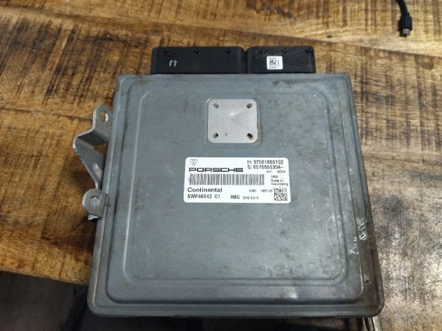bontott PORSCHE PANAMERA Motorvezérlő