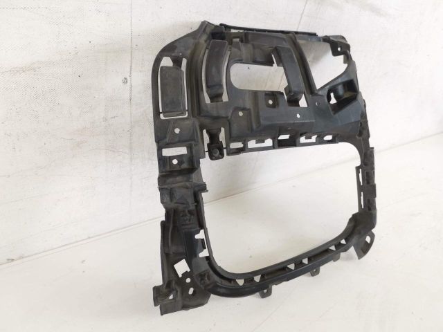 bontott PORSCHE PANAMERA Bal első Lökhárító Tartó (Műanyag)