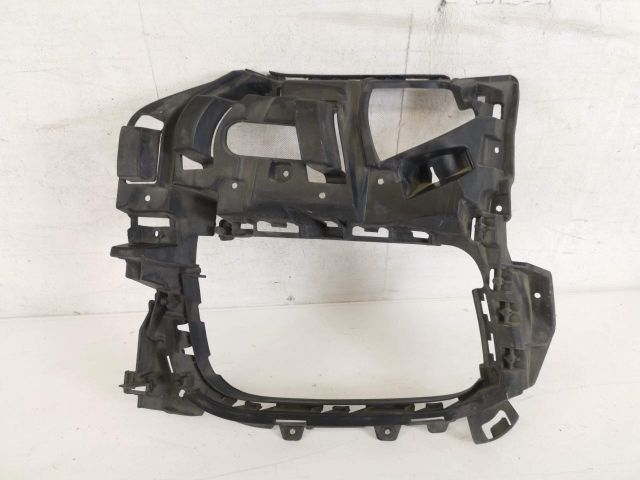 bontott PORSCHE PANAMERA Bal első Lökhárító Tartó (Műanyag)