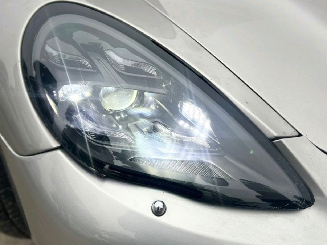 bontott PORSCHE PANAMERA Fényszóró Pár