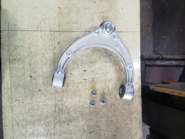 bontott PORSCHE PANAMERA Jobb első Felső Első Lengőkar