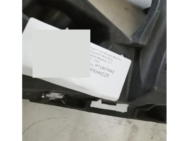 bontott PORSCHE PANAMERA Jobb első Lökhárító Tartó (Műanyag)