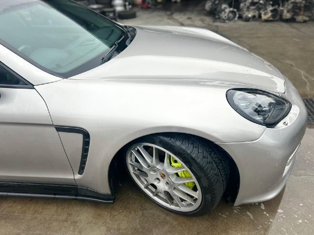 bontott PORSCHE PANAMERA Jobb első Sárvédő