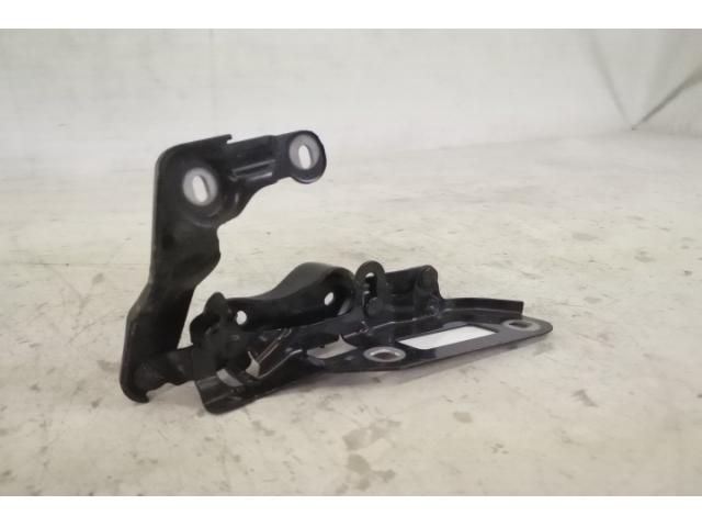 bontott PORSCHE PANAMERA Motorháztető Jobb Zsanér