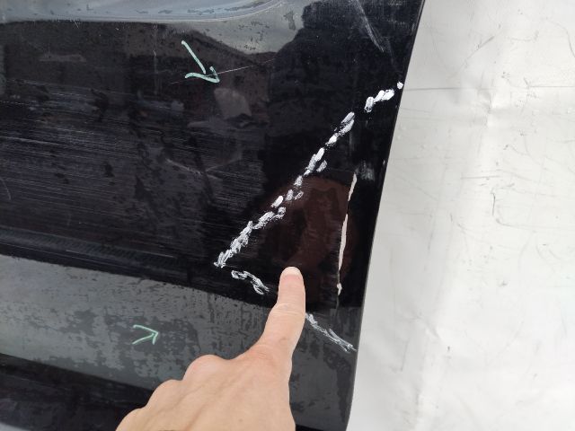 bontott PORSCHE TAYCAN Bal első Ajtó (Üres lemez)