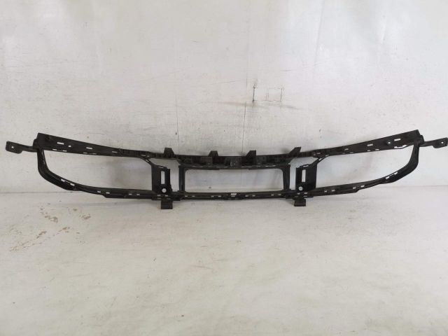 bontott PORSCHE TAYCAN Első Lökhárító Alsó Középső Díszrács