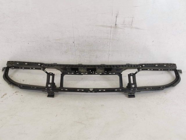 bontott PORSCHE TAYCAN Első Lökhárító Alsó Középső Díszrács