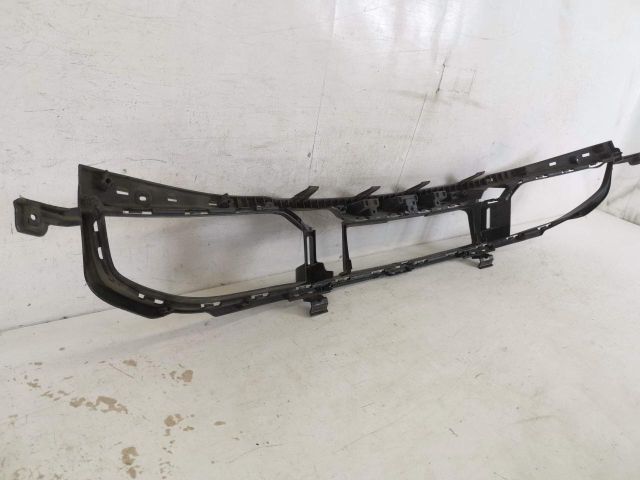 bontott PORSCHE TAYCAN Első Lökhárító Alsó Középső Díszrács