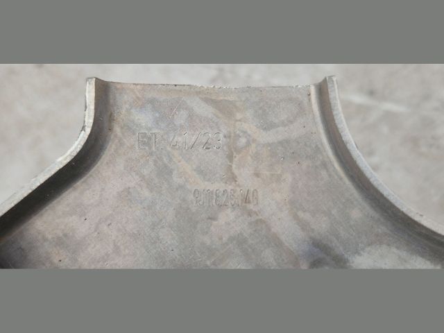 bontott PORSCHE TAYCAN Első Lökhárító Merevítő (Fém)