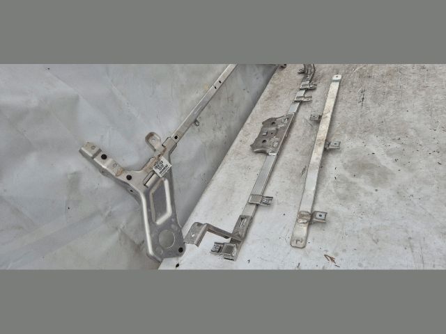 bontott PORSCHE TAYCAN Első Lökhárító Merevítő (Fém)