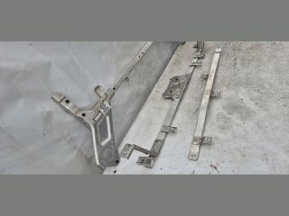 bontott PORSCHE TAYCAN Első Lökhárító Merevítő (Fém)