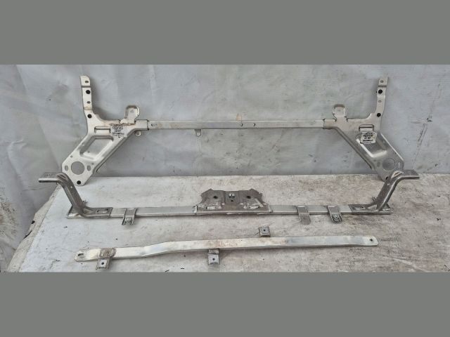 bontott PORSCHE TAYCAN Első Lökhárító Merevítő (Fém)