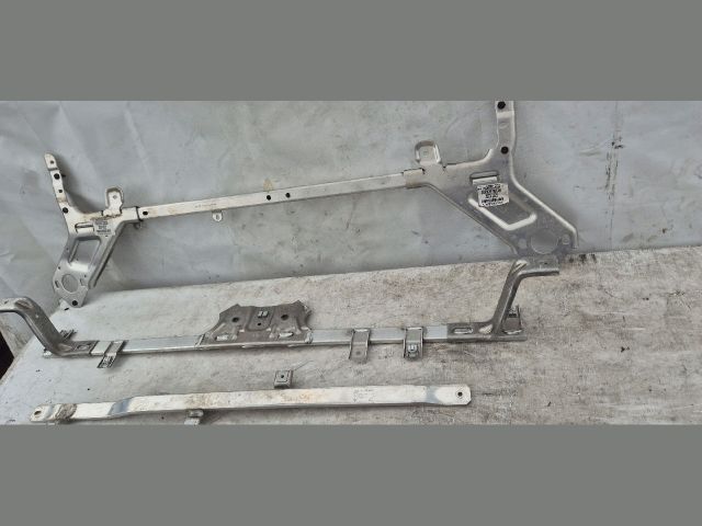 bontott PORSCHE TAYCAN Első Lökhárító Merevítő (Fém)