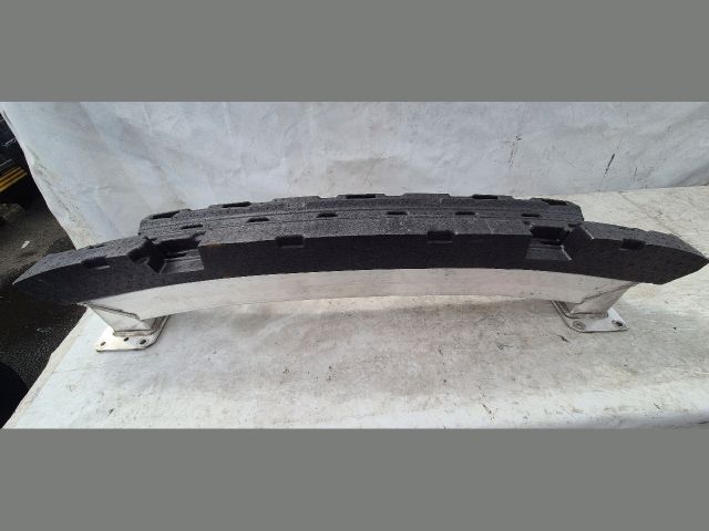 bontott PORSCHE TAYCAN Hátsó Lökhárító Merevítő (Fém)