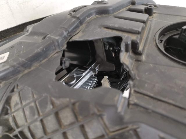 bontott PORSCHE TAYCAN Jobb Ledes Fényszóró