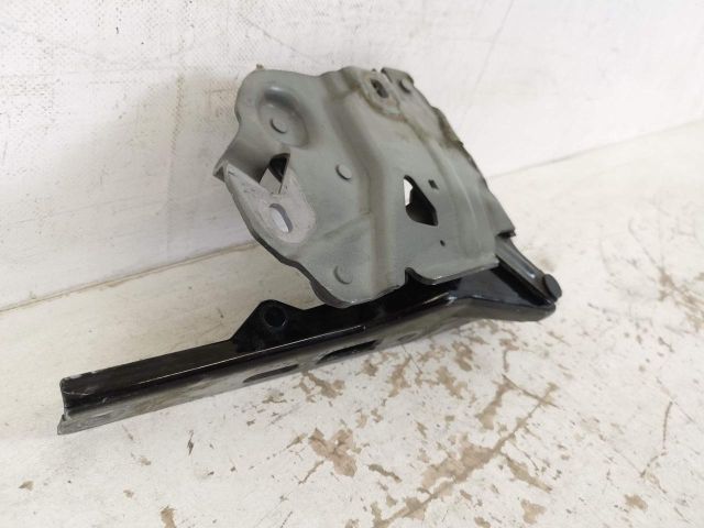 bontott PORSCHE TAYCAN Motorháztető Jobb Zsanér