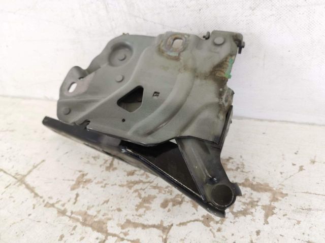 bontott PORSCHE TAYCAN Motorháztető Jobb Zsanér