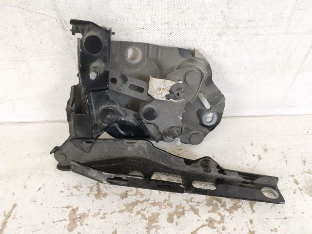 bontott PORSCHE TAYCAN Motorháztető Jobb Zsanér