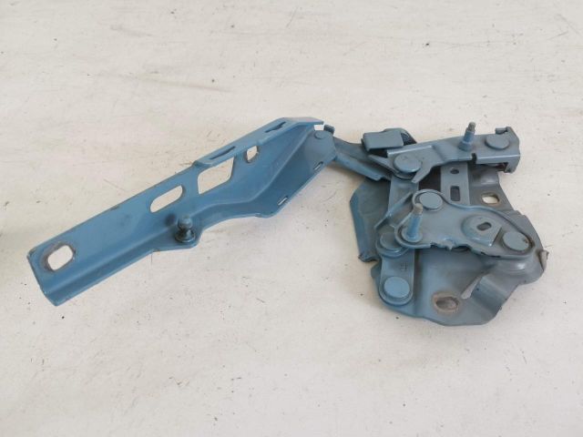 bontott PORSCHE TAYCAN Motorháztető Jobb Zsanér