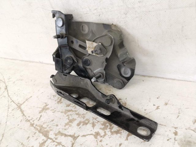 bontott PORSCHE TAYCAN Motorháztető Jobb Zsanér