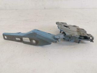 bontott PORSCHE TAYCAN Motorháztető Jobb Zsanér