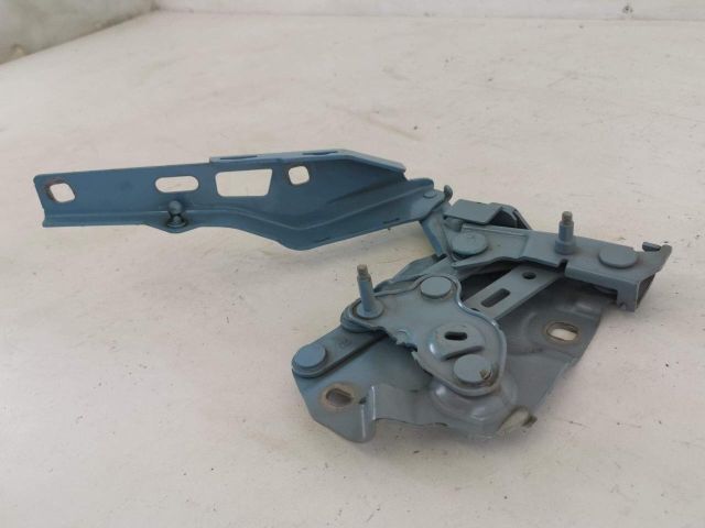 bontott PORSCHE TAYCAN Motorháztető Jobb Zsanér