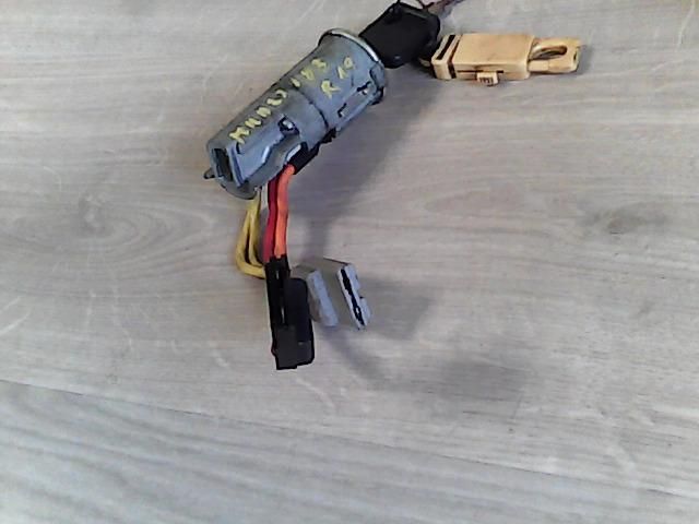 bontott RENAULT 19 Gyújtáskapcsoló Házzal