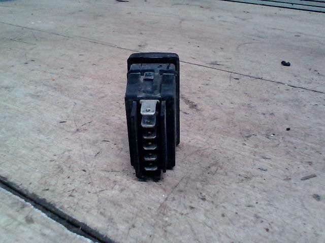 bontott RENAULT 19 Ablakemelő Kapcsoló (Pozíciófüggetlen)