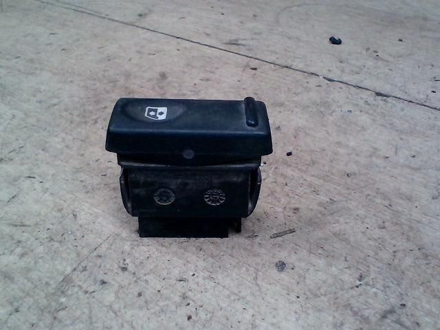 bontott RENAULT 19 Ablakemelő Kapcsoló (Pozíciófüggetlen)