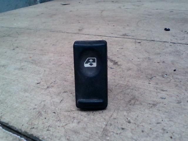 bontott RENAULT 19 Ablakemelő Kapcsoló (Pozíciófüggetlen)