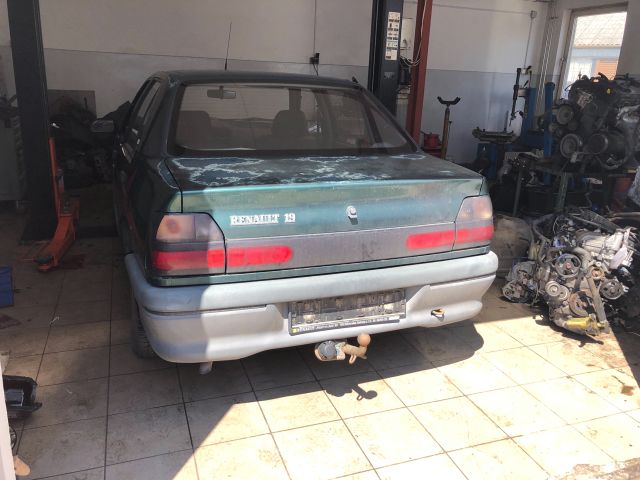 bontott RENAULT 19 Bal hátsó Ajtó (Üres lemez)