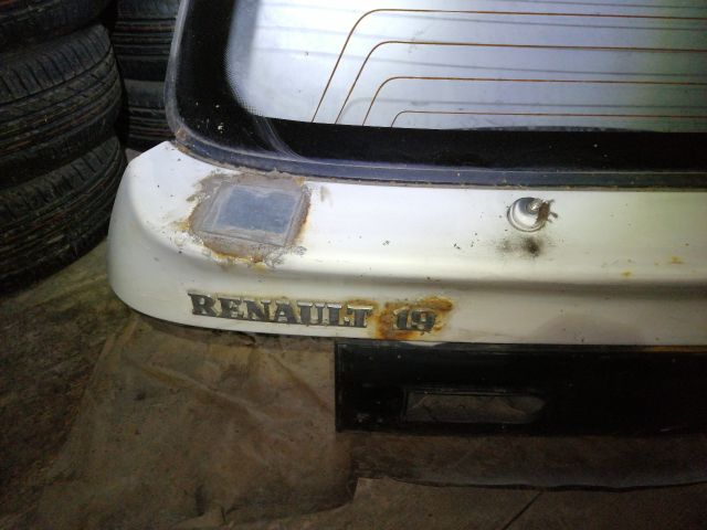 bontott RENAULT 19 Csomagtérajtó (Részeivel)