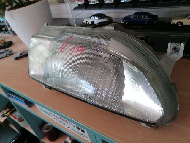bontott RENAULT 19 Jobb Fényszóró