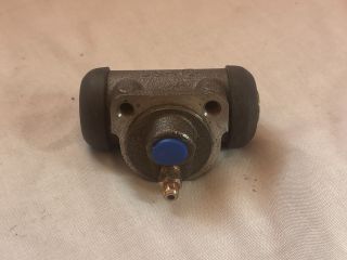 bontott RENAULT 4 Bal hátsó Féknyereg Munkahengerrel