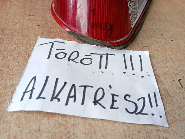 bontott RENAULT 4 Bal Hátsó Lámpa