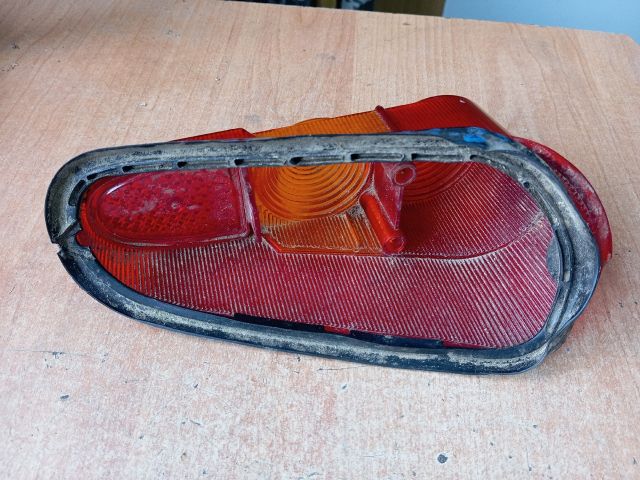 bontott RENAULT 4 Bal Hátsó Lámpa