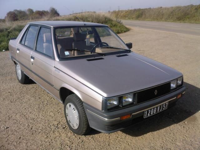 bontott RENAULT 9 Bal Hátsó Lámpa