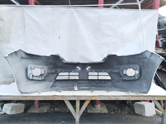 bontott RENAULT ALASKAN Első Lökhárító (Üresen)