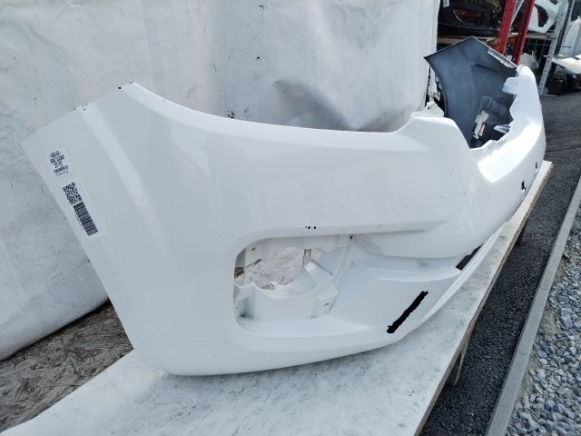 bontott RENAULT ALASKAN Első Lökhárító (Üresen)