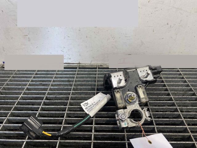 bontott RENAULT ARKANA I Biztosítéktábla Motortér