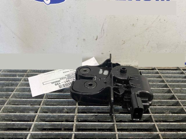 bontott RENAULT ARKANA I Csomagtérajtó Ütköző