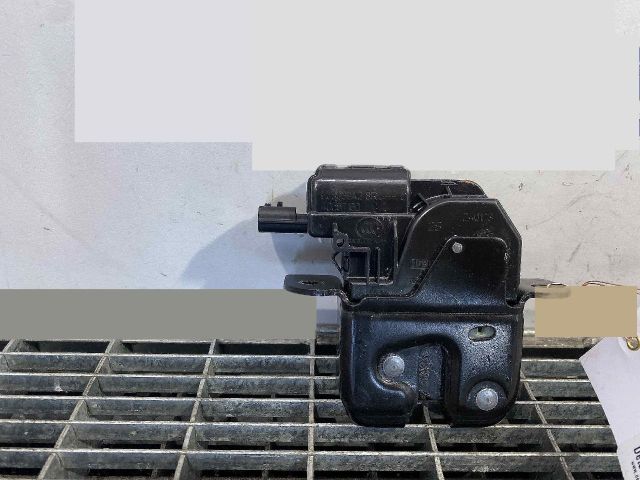 bontott RENAULT ARKANA I Csomagtérajtó Ütköző