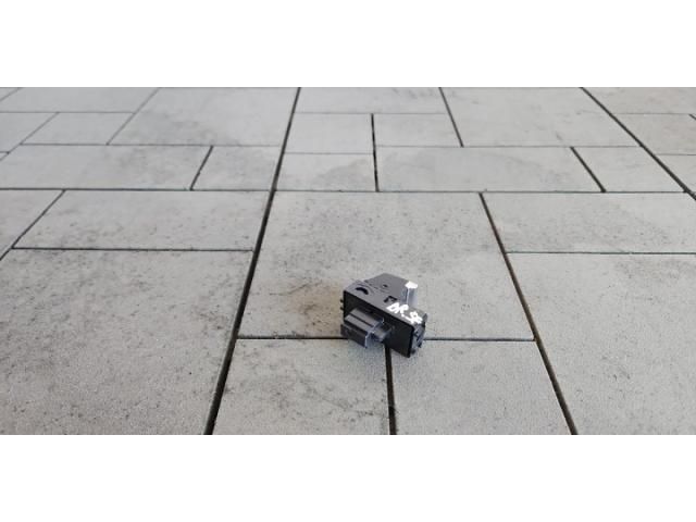 bontott RENAULT ARKANA I Jobb hátsó Ablakemelő Kapcsoló