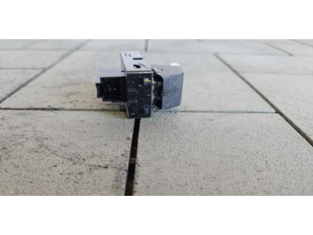 bontott RENAULT ARKANA I Jobb hátsó Ablakemelő Kapcsoló