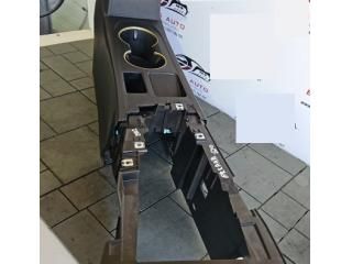 bontott RENAULT ARKANA I Könyöklő