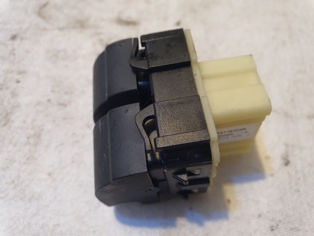 bontott RENAULT CAPTUR Ablakemelő Kapcsoló Négyes / Kettes