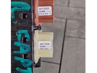 bontott RENAULT CAPTUR Ablakemelő Kapcsoló Négyes / Kettes