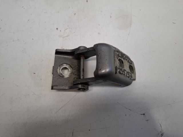 bontott RENAULT CAPTUR Bal első Alsó Zsanér