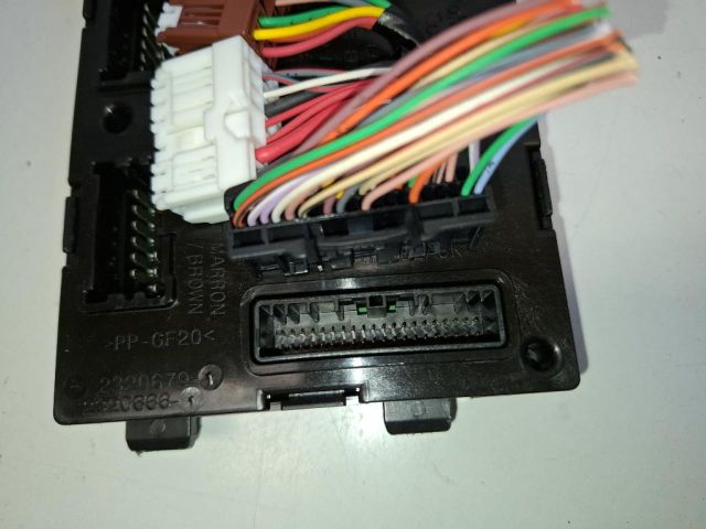 bontott RENAULT CAPTUR Biztosítéktábla Utastér