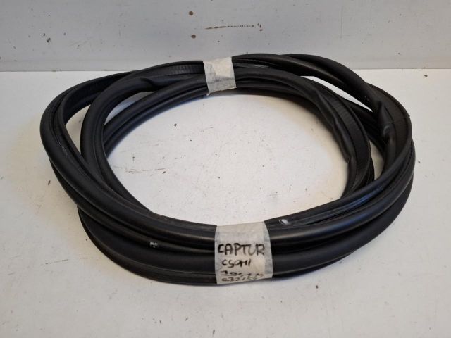 bontott RENAULT CAPTUR Csomagtérajtó Gumikéder